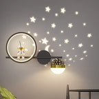 Lampa ścienna LED SternLumi dla dzieci z projekcją gwiazd ciepła