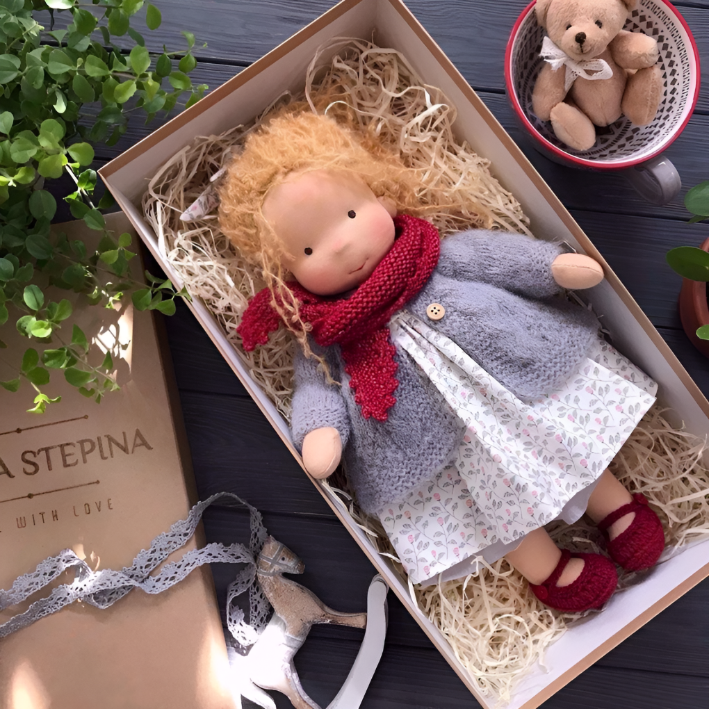 Delikatna lalka z naturalnych włókien dla dzieci 35 cm