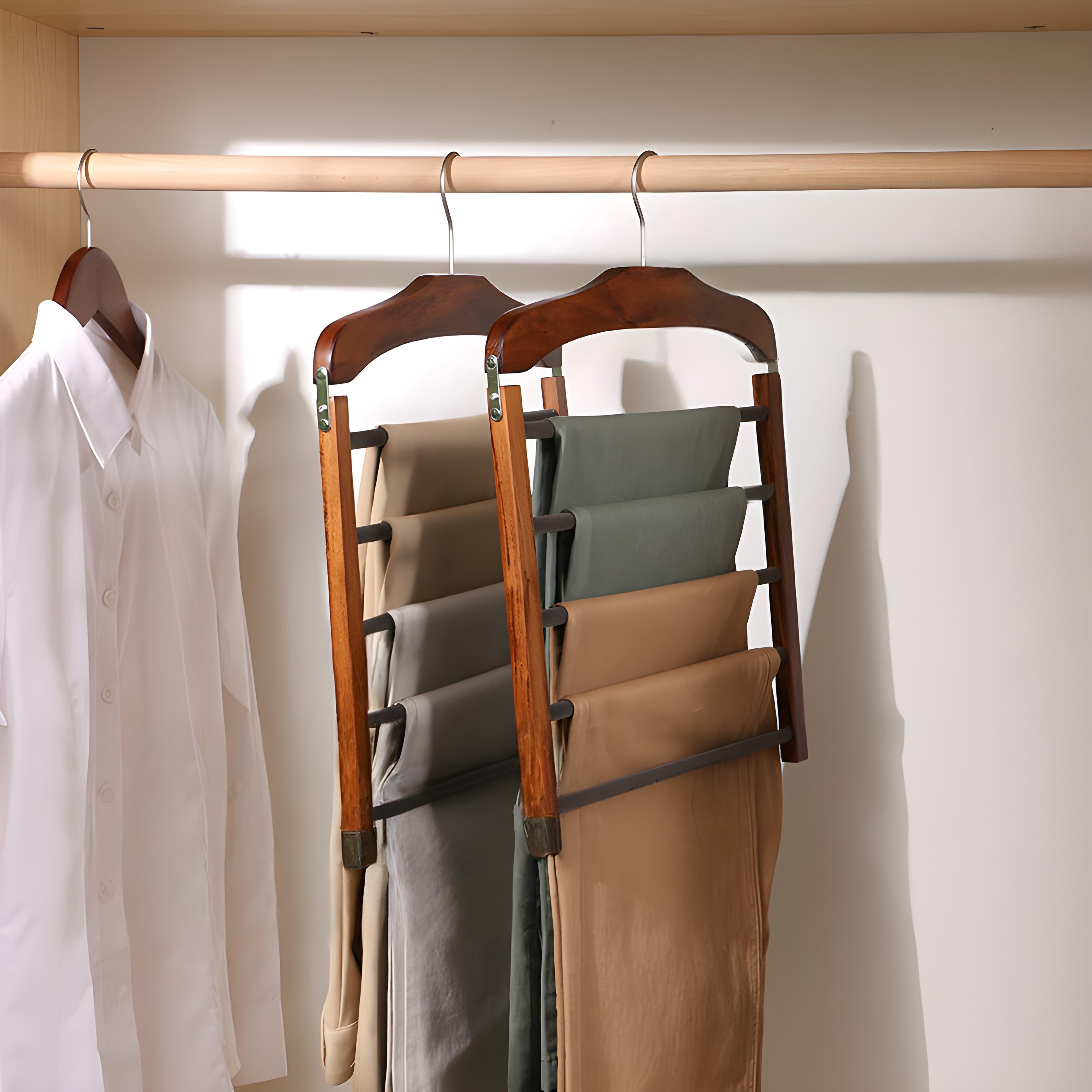 Platzsparender Massivholz Kleiderbügel für den Schrank