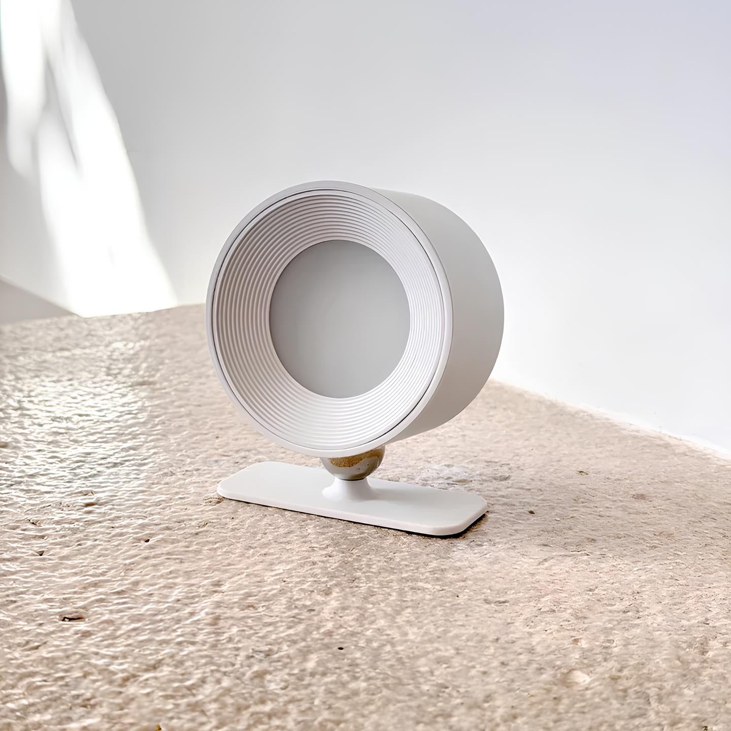 Bezprzewodowa lampa ścienna LED z obrotową głowicą i ładowaniem USB