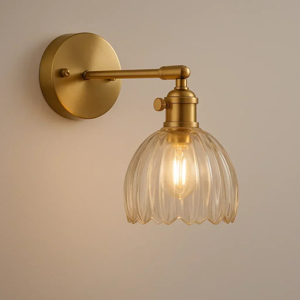 Wandleuchte mit Glas Schirm in Tulpenform