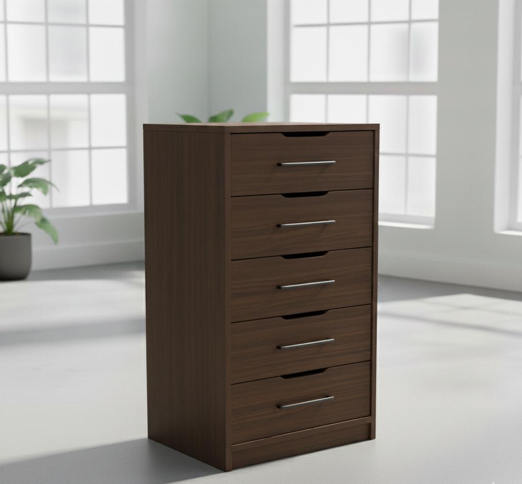 Kommode mit Vier Schubkästen und Metallgriffen