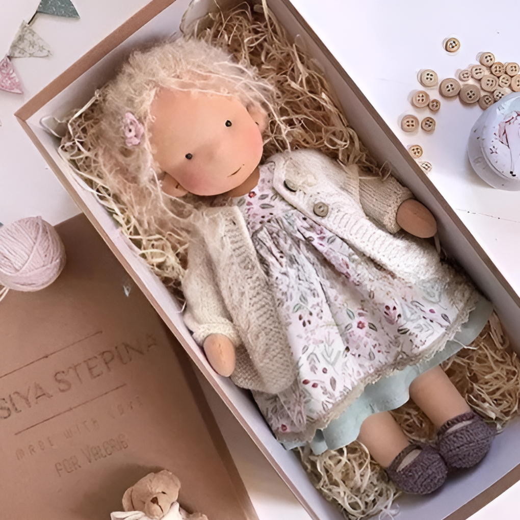 Delikatna lalka z naturalnych włókien dla dzieci 35 cm