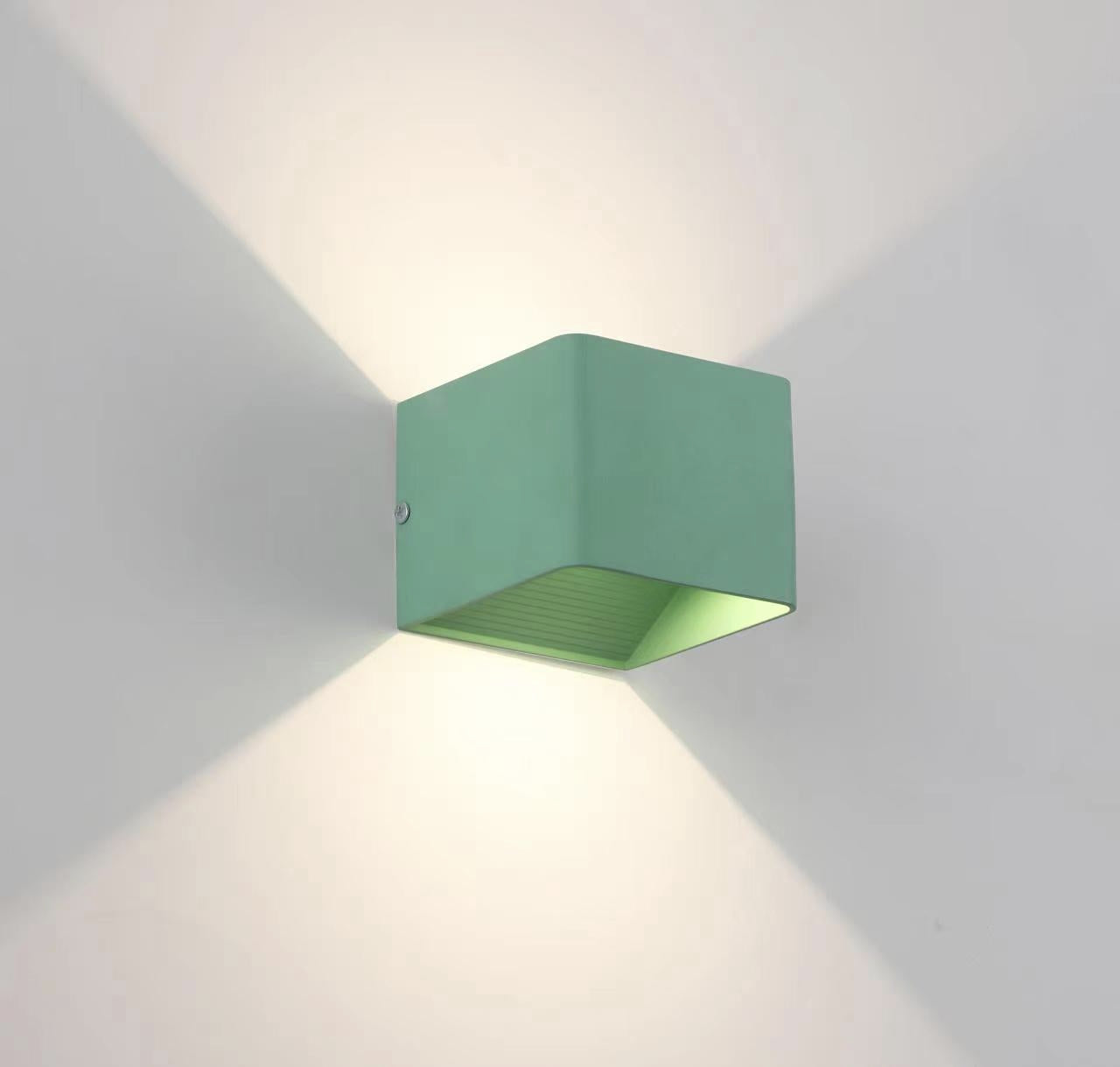 NoirCube Kwadratowa Lampa Ścienna Metal Czarny Kompaktowa Wnętrze