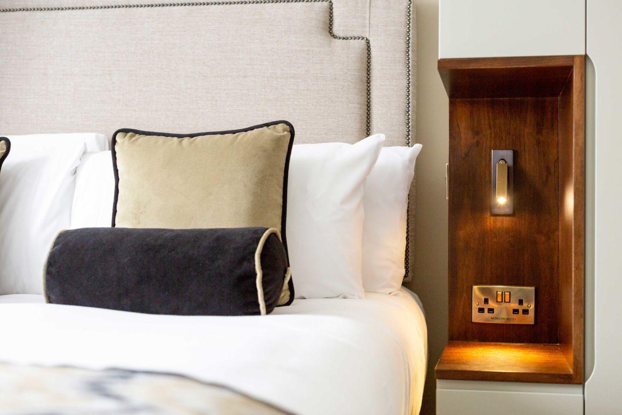 Verstellbare LED Wandleuchte für Schlafzimmer und Leseecke