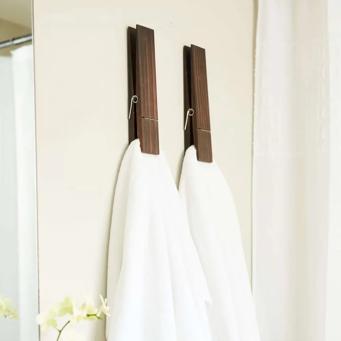 ClipWood håndklædeholder i træ med klemme-design