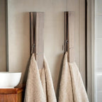 ClipWood håndklædeholder i træ med klemme-design
