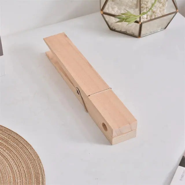 ClipWood håndklædeholder i træ med klemme-design