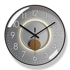 Runde Wanduhr mit lautlosem Uhrwerk und klarer Gestaltung