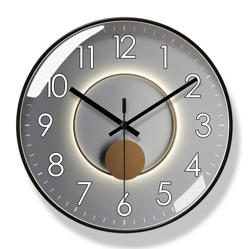 Runde Wanduhr mit lautlosem Uhrwerk und klarer Gestaltung