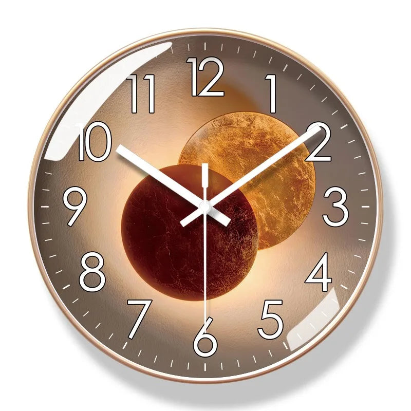 Runde Wanduhr mit lautlosem Uhrwerk und klarer Gestaltung