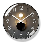 Runde Wanduhr mit lautlosem Uhrwerk und klarer Gestaltung