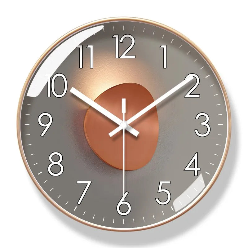 Runde Wanduhr mit lautlosem Uhrwerk und klarer Gestaltung