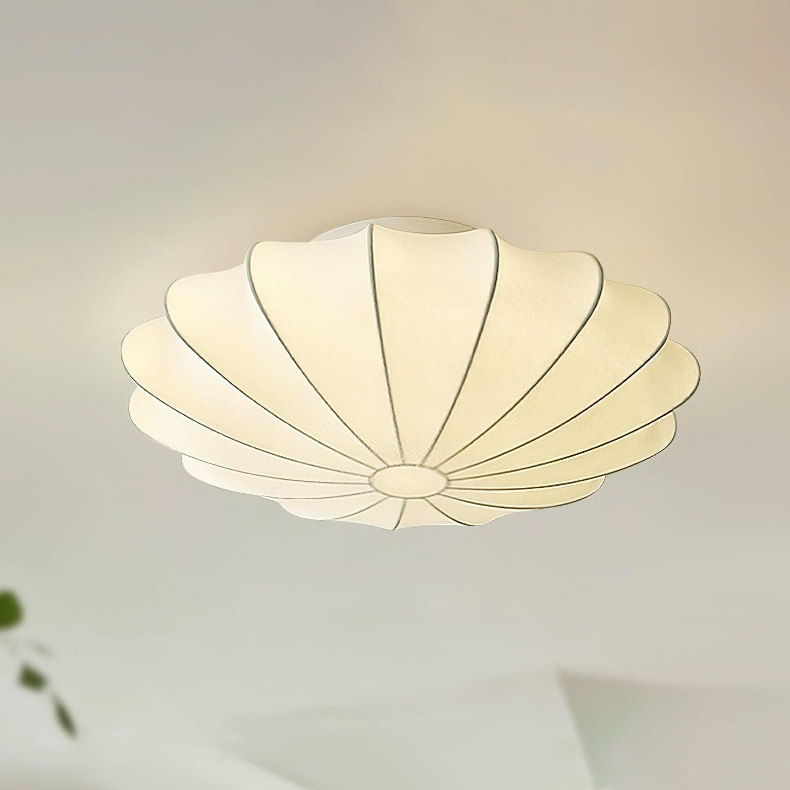 Okrągła lampa sufitowa z materiałowym kloszem i oprawą E27
