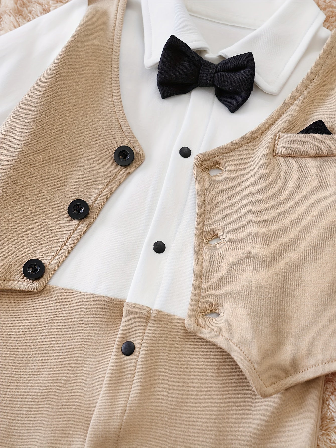 MiniGent Baby Strampler mit Fliege und Sakko-Design