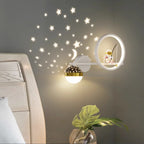 Lampa ścienna LED SternLumi dla dzieci z projekcją gwiazd ciepła