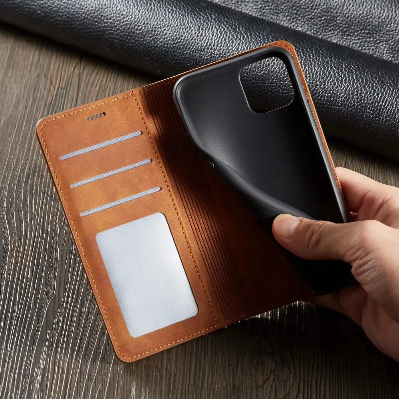 Etui FlexiKlapp na telefon z kieszenią na karty, funkcją stania i zapięciem magnetycznym