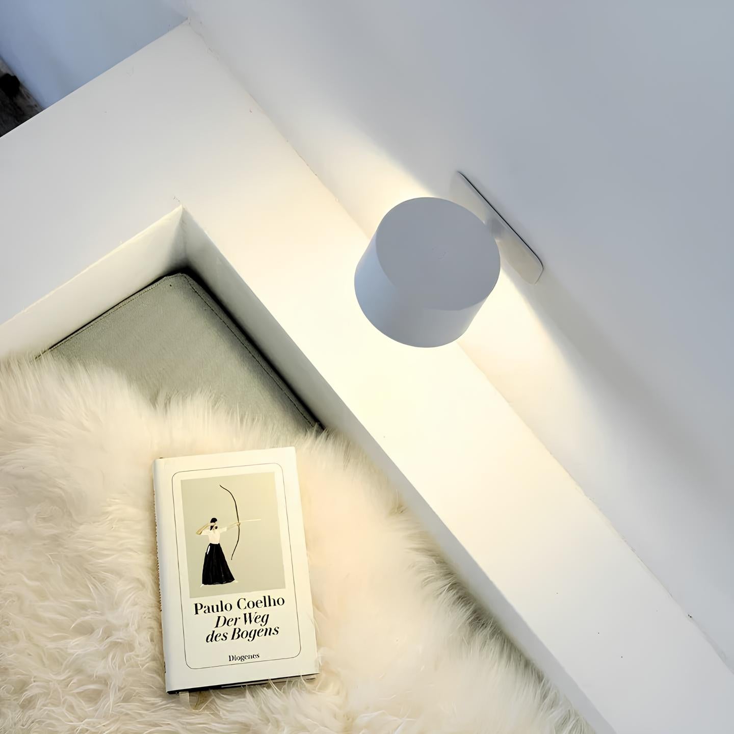 Bezprzewodowa lampa ścienna LED z obrotową głowicą i ładowaniem USB