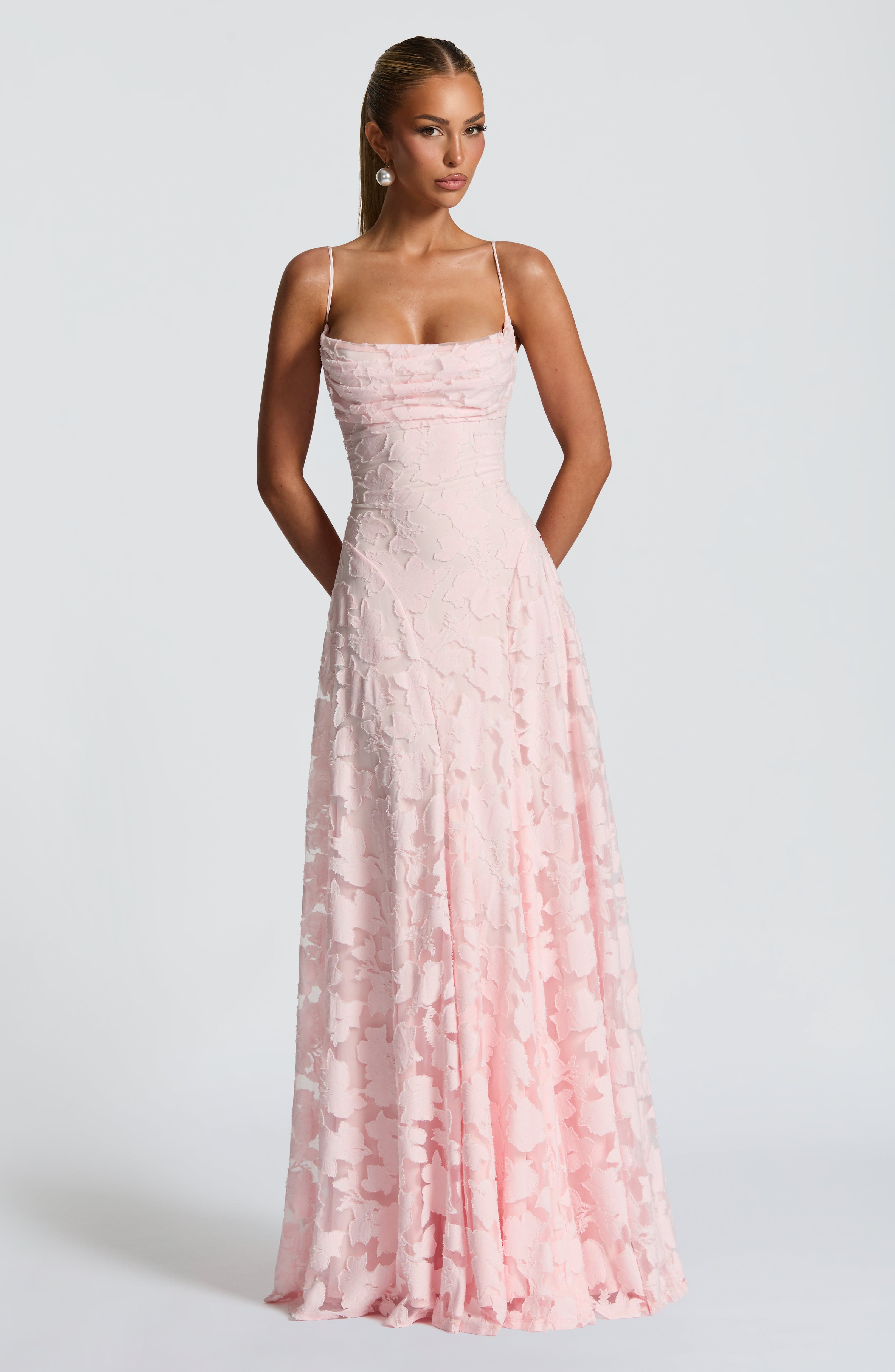 Blütenzauber Maxikleid mit Schnürdetail – Florales Sommerkleid Damen