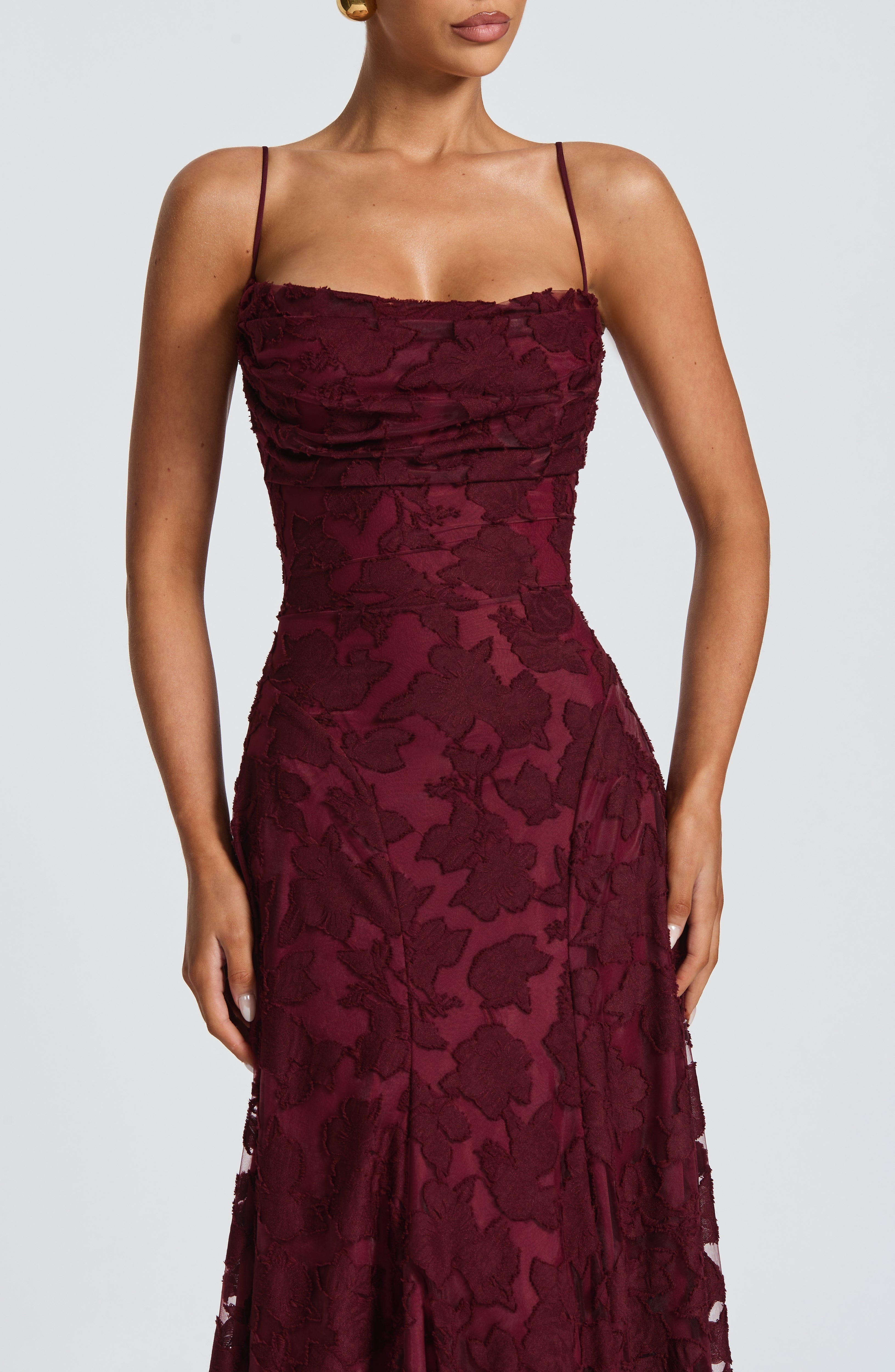 Blütenzauber Maxikleid mit Schnürdetail – Florales Sommerkleid Damen
