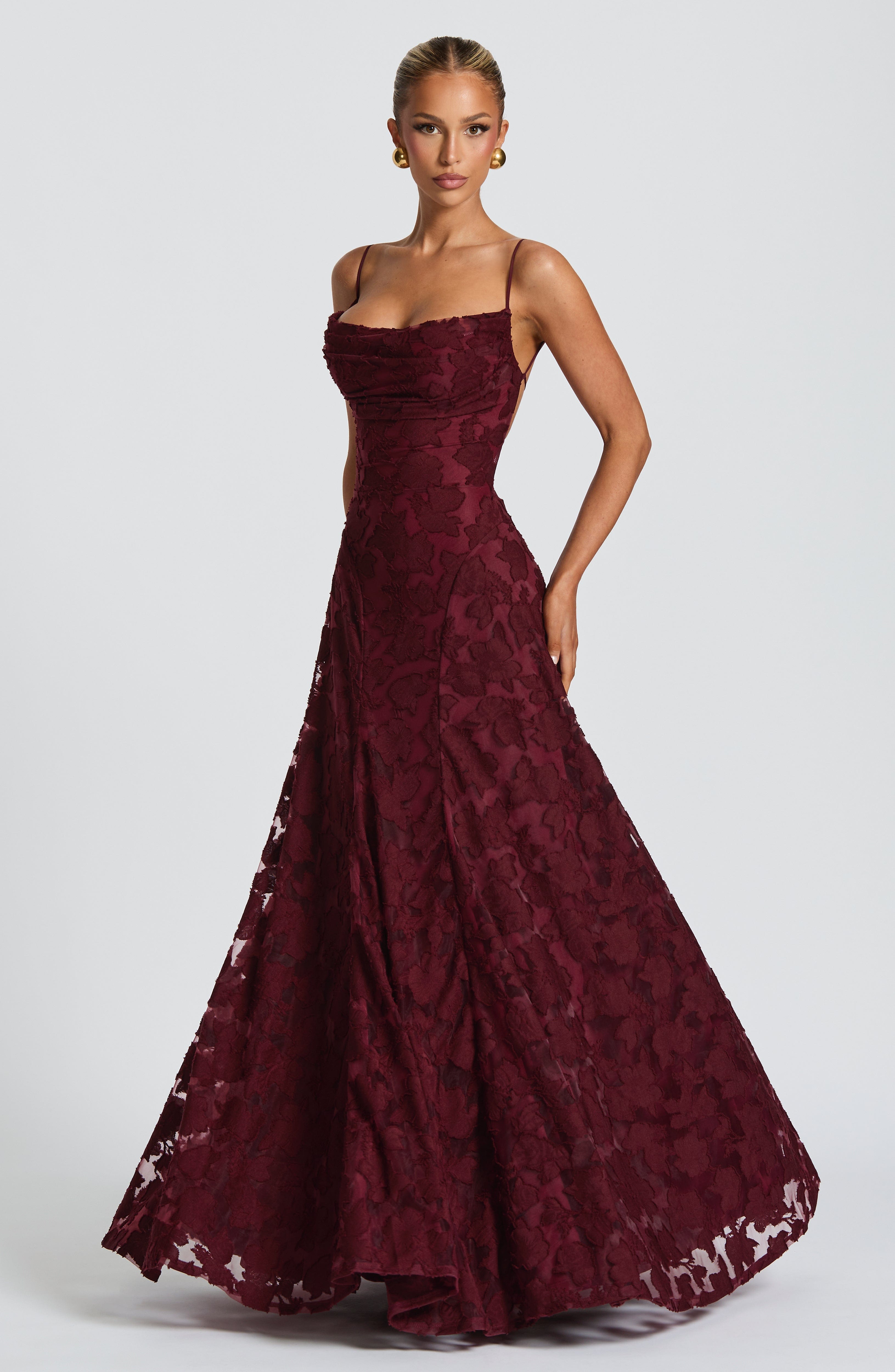 Blütenzauber Maxikleid mit Schnürdetail – Florales Sommerkleid Damen