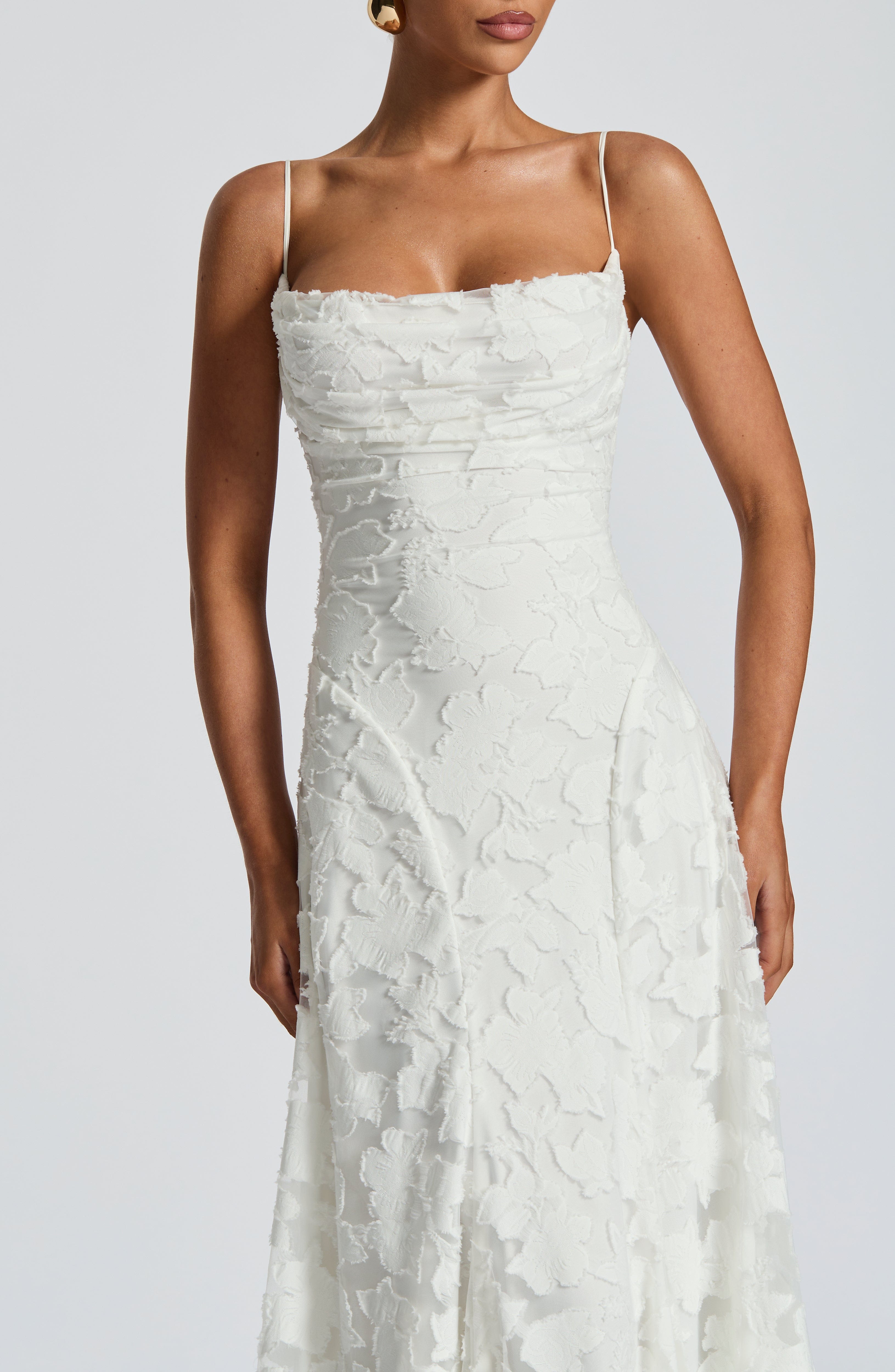 Blütenzauber Maxikleid mit Schnürdetail – Florales Sommerkleid Damen