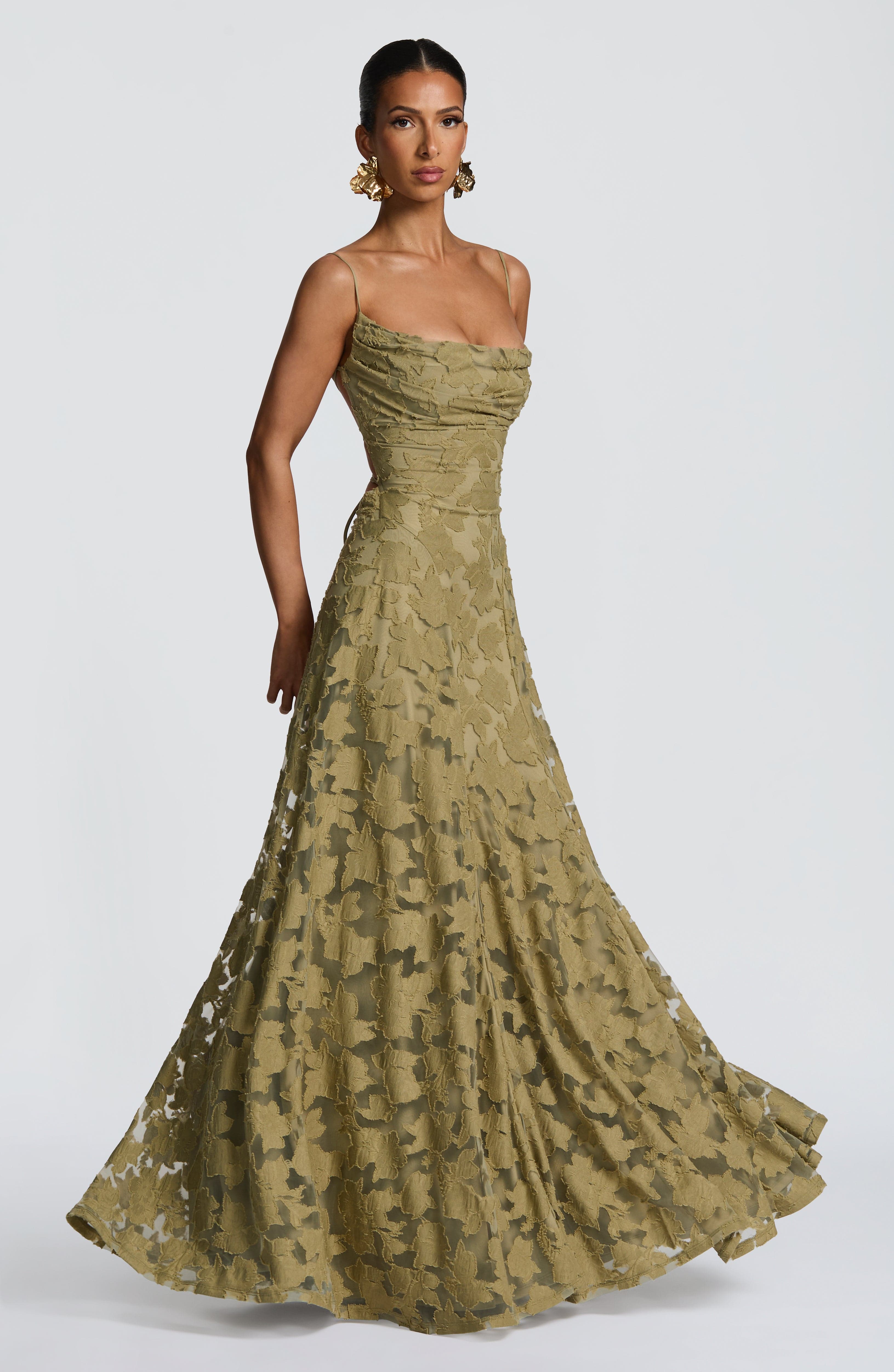 Blütenzauber Maxikleid mit Schnürdetail – Florales Sommerkleid Damen