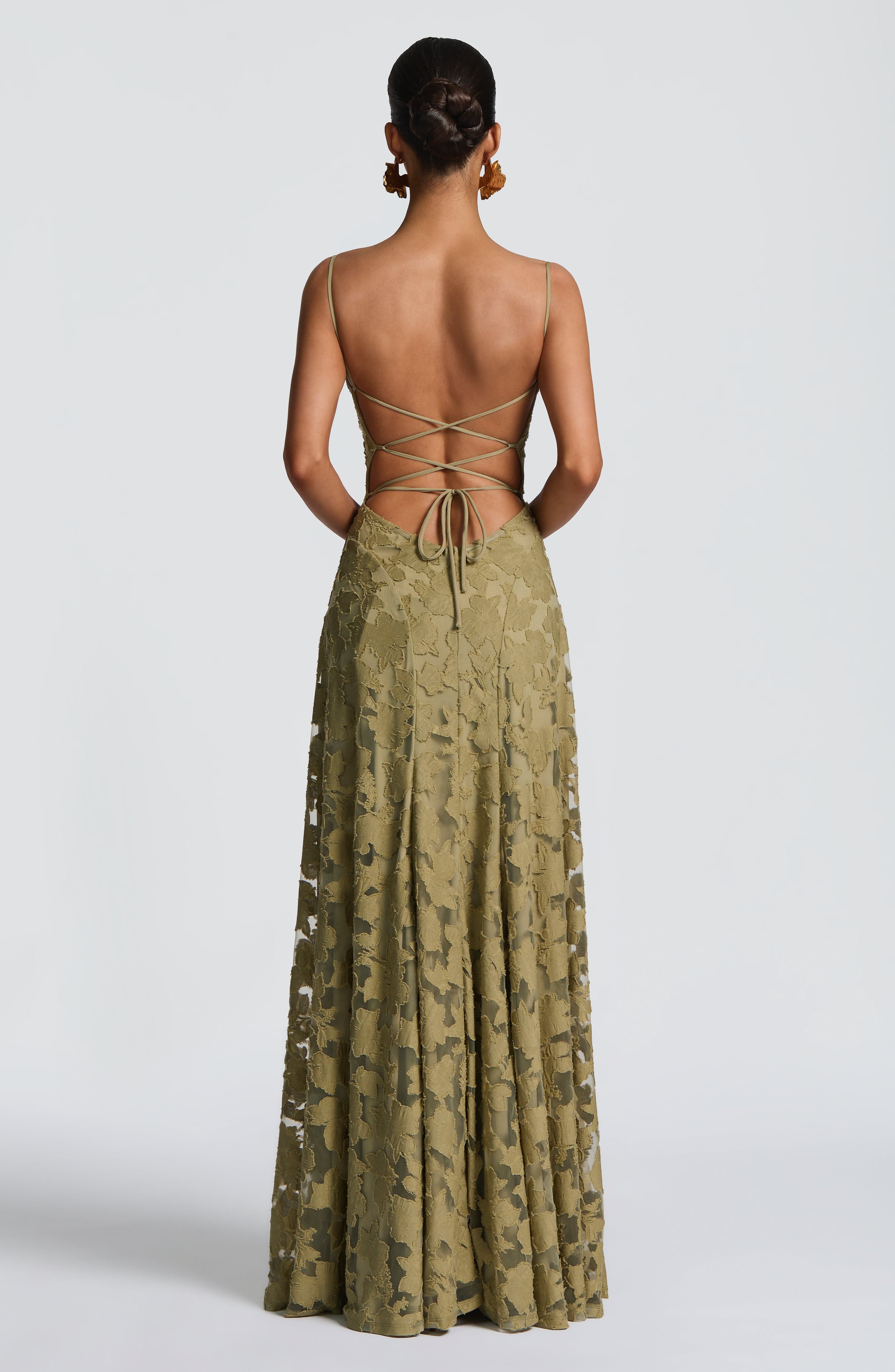 Blütenzauber Maxikleid mit Schnürdetail – Florales Sommerkleid Damen