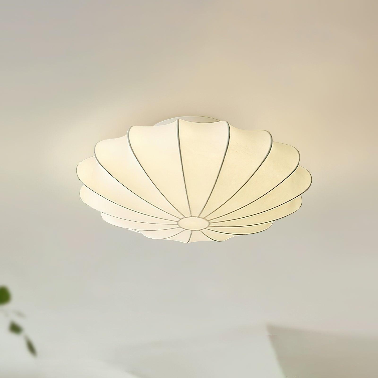 Okrągła lampa sufitowa z materiałowym kloszem i oprawą E27