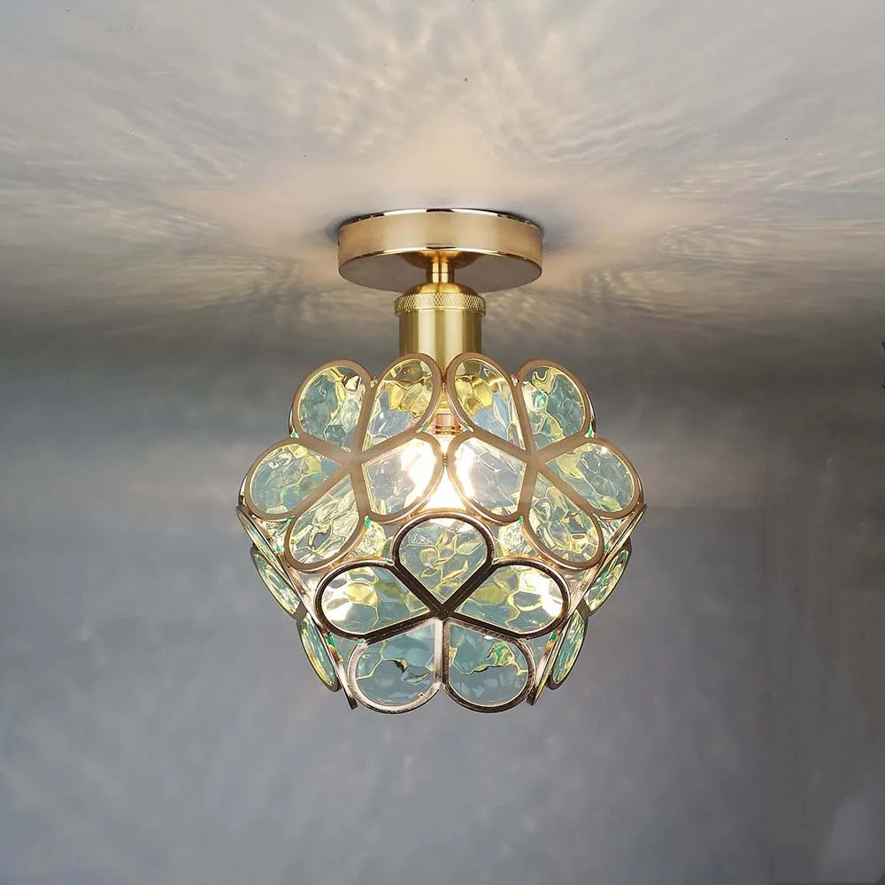 Lampa sufitowa z kryształowym wykończeniem, nastrojowe oświetlenie