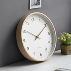 Zegar ścienny Holz z cichym mechanizmem i minimalistycznym designem