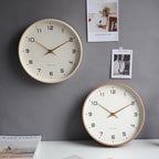 Zegar ścienny Holz z cichym mechanizmem i minimalistycznym designem