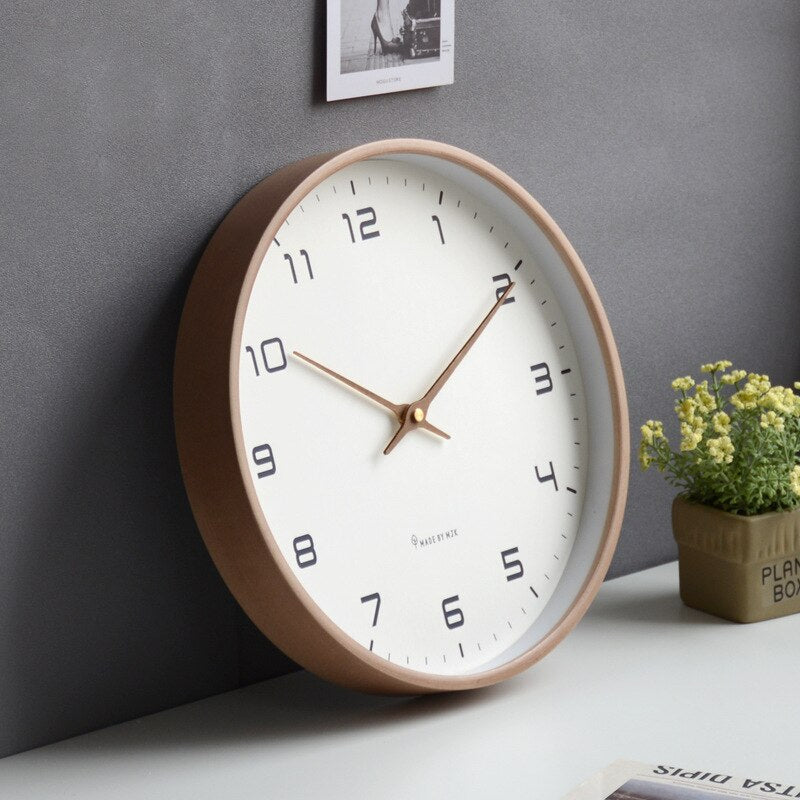 Holz-Wanduhr mit leisem Uhrwerk und minimalistischer Gestaltung