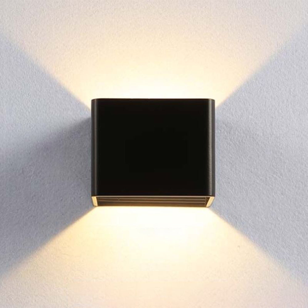 NoirCube Kwadratowa Lampa Ścienna Metal Czarny Kompaktowa Wnętrze