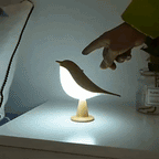 NestGlow fuglenatlampe med touchstyring og USB-opladning
