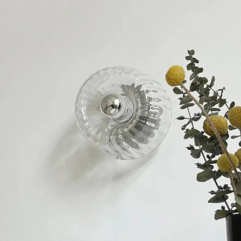 Glavira Wandleuchte mit Glas Kugel und Metallhalterung